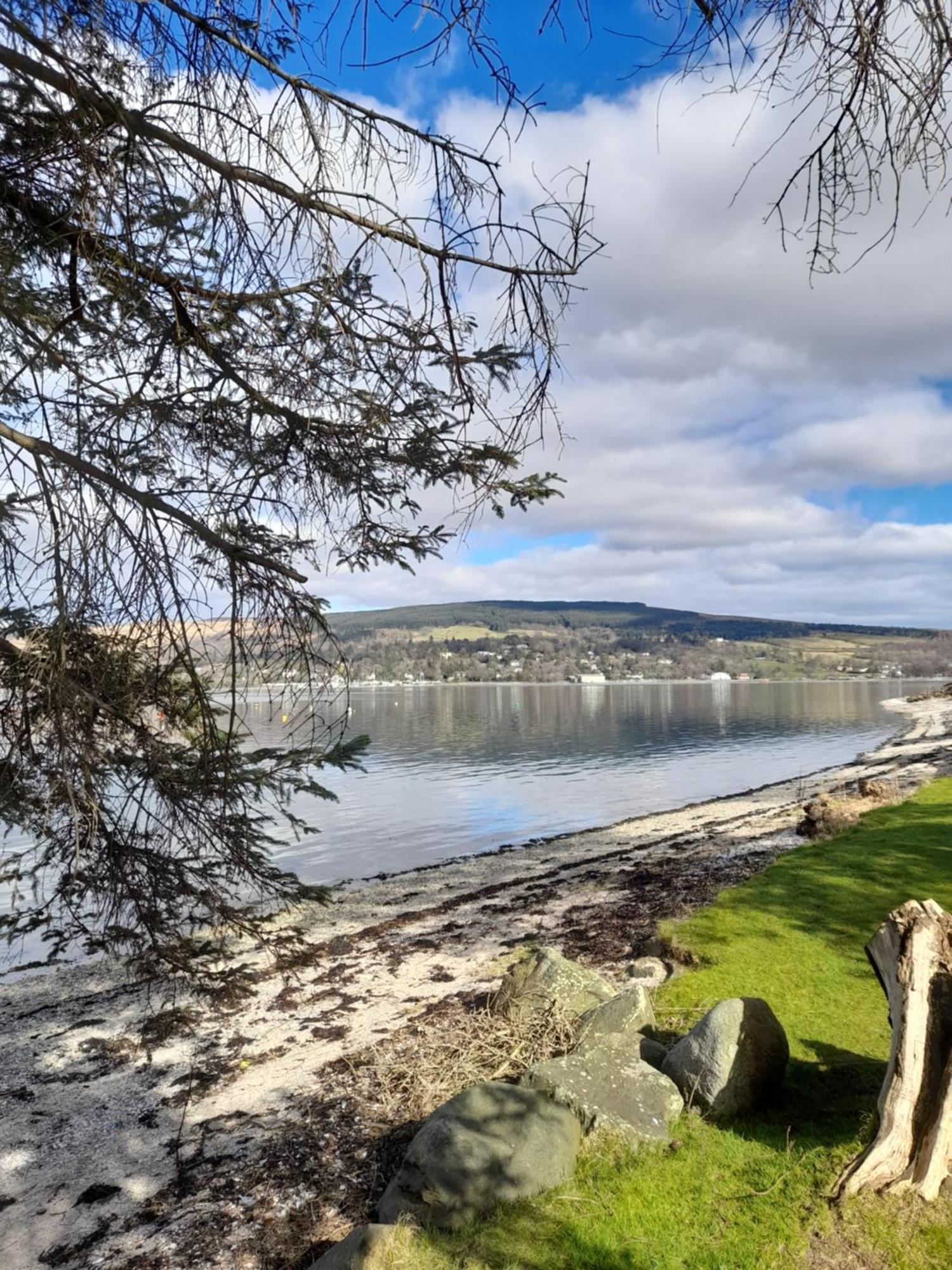 Cosy Lochside Cottage With Mountain And Sea Views Clynder Экстерьер фото